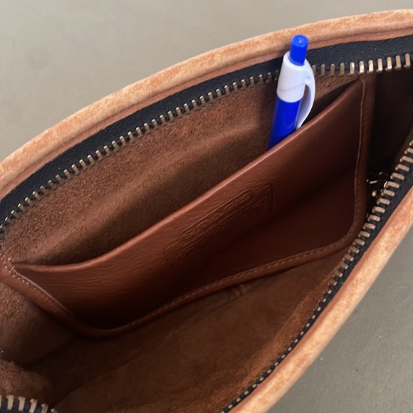 COACH  vintage authentic Leather caramel tone crossbody BAG - Picture 9 of 15